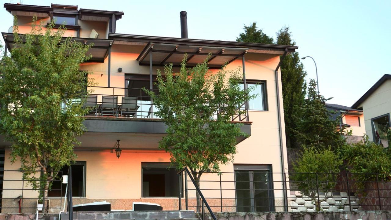 Villa Los Angeles El Espinar Bagian luar foto
