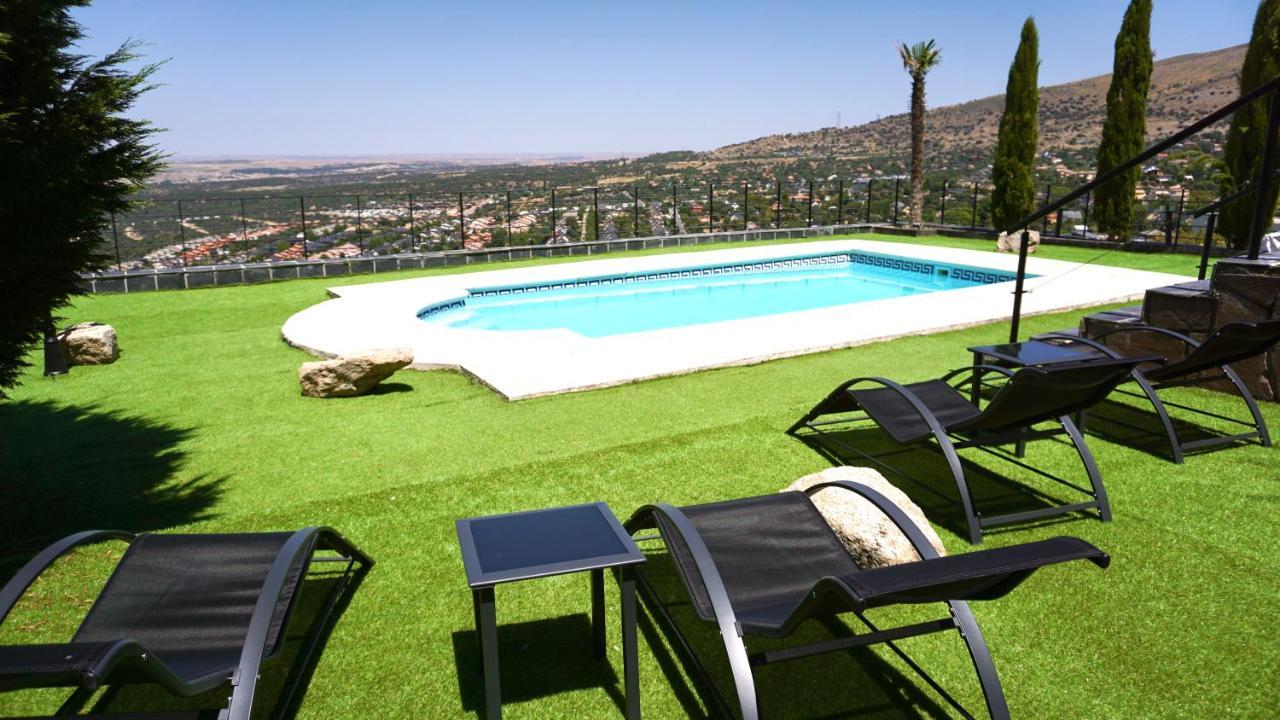 Villa Los Angeles El Espinar Bagian luar foto