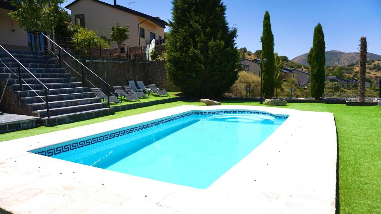 Villa Los Angeles El Espinar Bagian luar foto