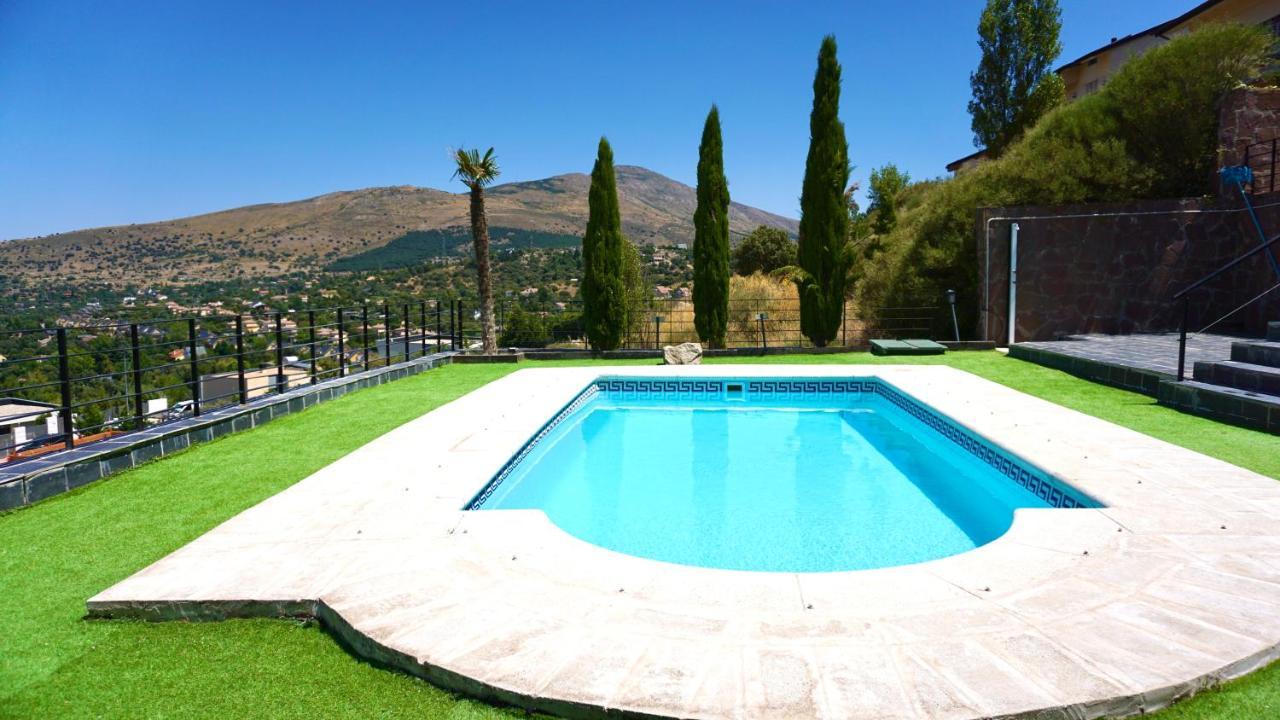 Villa Los Angeles El Espinar Bagian luar foto