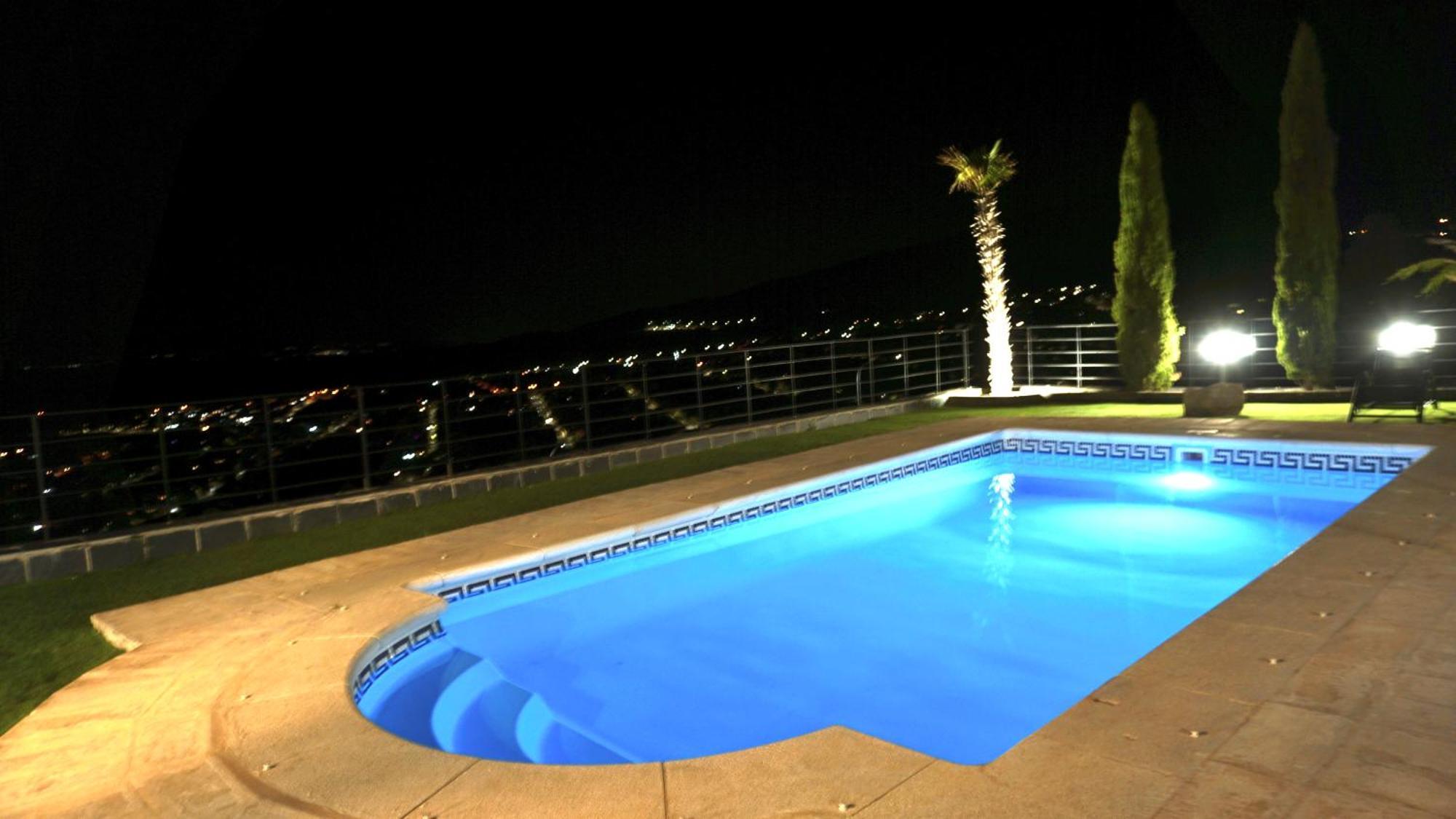 Villa Los Angeles El Espinar Bagian luar foto