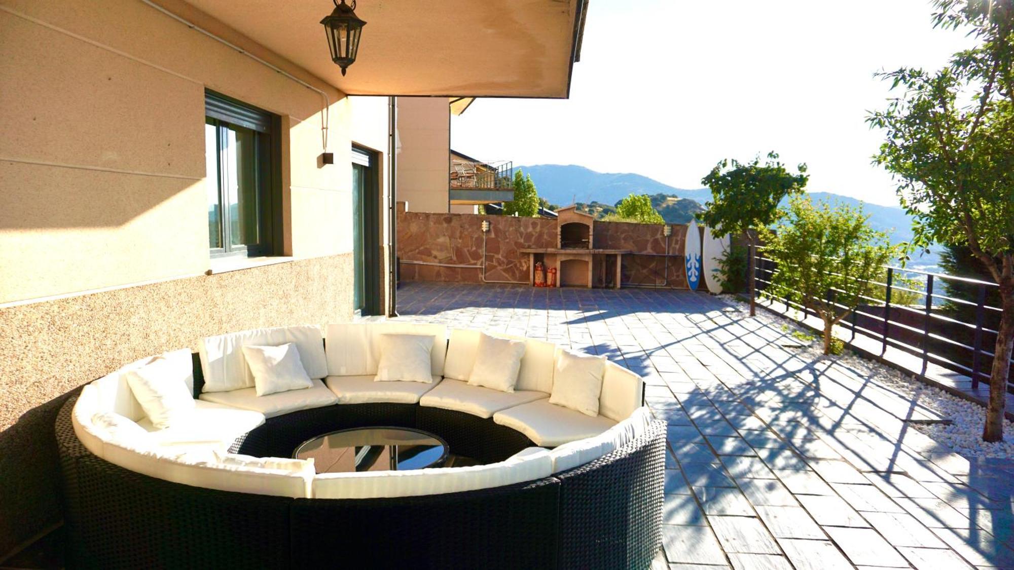 Villa Los Angeles El Espinar Bagian luar foto