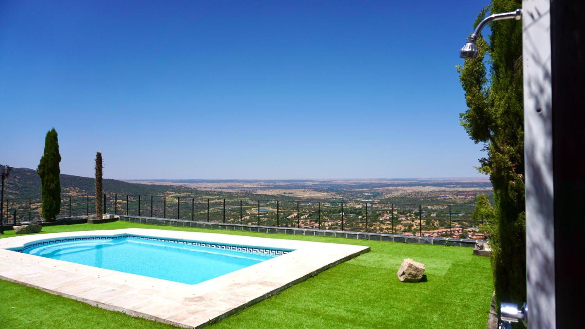 Villa Los Angeles El Espinar Bagian luar foto