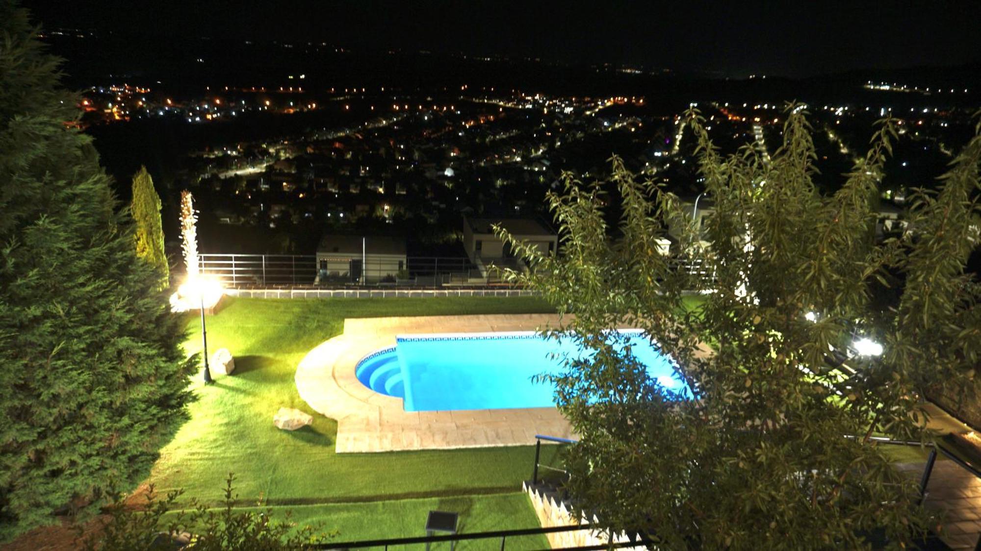 Villa Los Angeles El Espinar Bagian luar foto